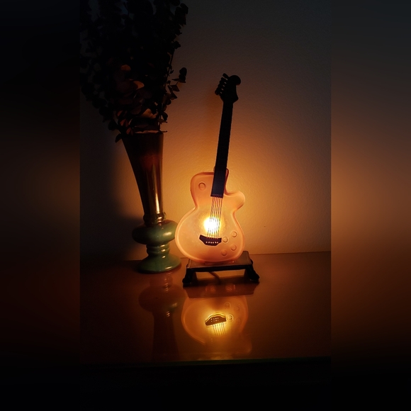Guitar Lamp- Glass - Picture 2 of 6